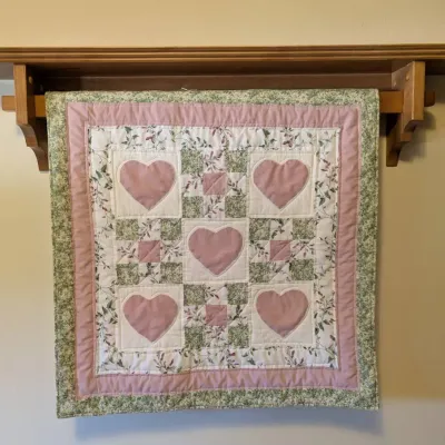 Quilt Shelf with Wall-Hanging