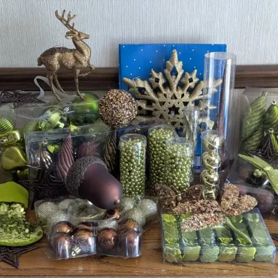 Earth-Toned Christmas Decorations 