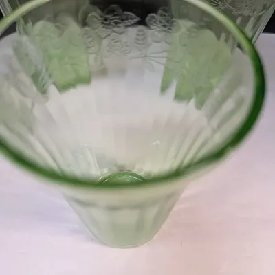 Set Of 4 Vintage Uranium Glasses With Etched Flowers & Leaves