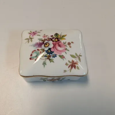 A beautiful 4-piece collection of Hammersley & Co. fine bone china, made in England.