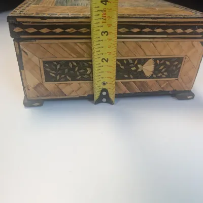Colored Straw Lined Box w/ Castle Design