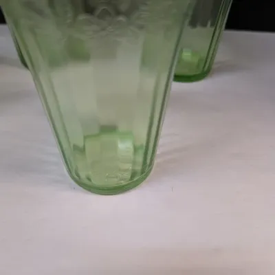 Set Of 4 Vintage Uranium Glasses With Etched Flowers & Leaves