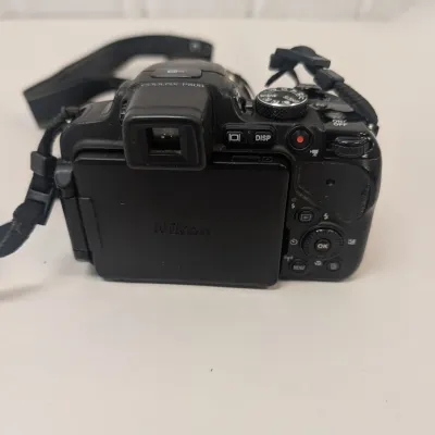 Nikon Coolpix P600 Camera w/Case Untested