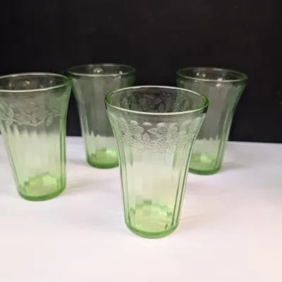 Set Of 4 Vintage Uranium Glasses With Etched Flowers & Leaves
