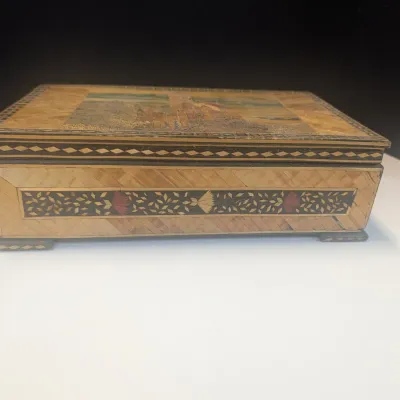 Colored Straw Lined Box w/ Castle Design