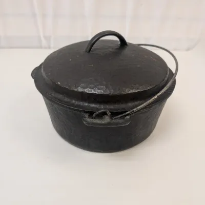 No. 6 Griswold Tite Top Dutch Oven