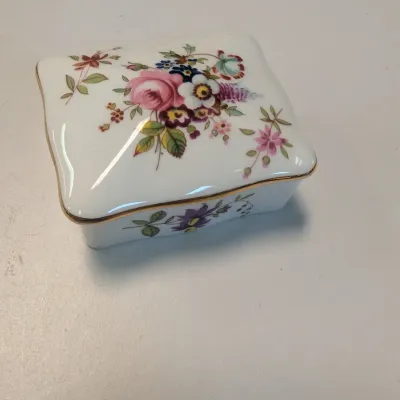 A beautiful 4-piece collection of Hammersley & Co. fine bone china, made in England.
