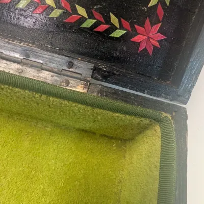 Colored Straw Lined Box w/ Castle Design