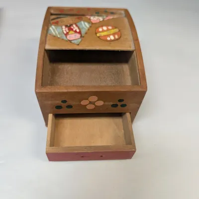 Vintage Hand Painted Made In Japan Roll Top Wooden Trinket Box With Drawer, Wood Burned Pencil Box & A Pair Of Napkin Rings