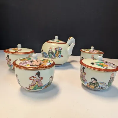 Marked On The Underside Japanese Side Handle Teapot w/ 4 Cups w/ Lids