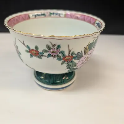 Antique Chinese Famille Style Rose Medallion Hand Painted Porcelain Bowl