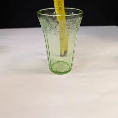 Set Of 4 Vintage Uranium Glasses With Etched Flowers & Leaves