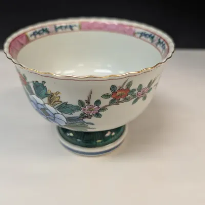 Antique Chinese Famille Style Rose Medallion Hand Painted Porcelain Bowl