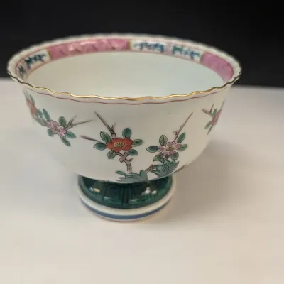 Antique Chinese Famille Style Rose Medallion Hand Painted Porcelain Bowl