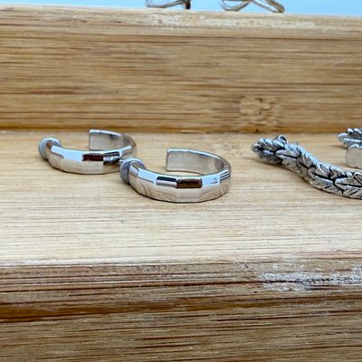 LOT 325: Costume Pierced Earring Lot
