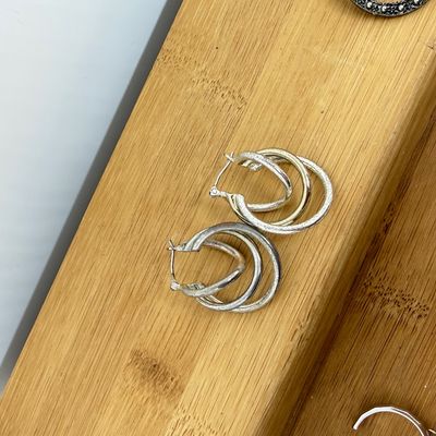 LOT 325: Costume Pierced Earring Lot