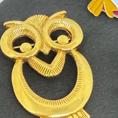 LOT 327: Gold Tone Pin Collection