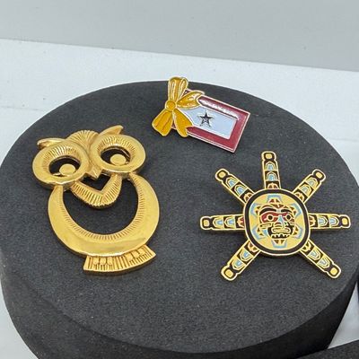 LOT 327: Gold Tone Pin Collection