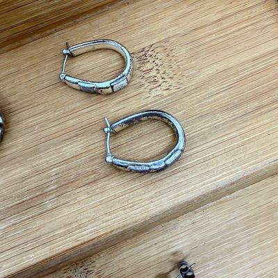 LOT 325: Costume Pierced Earring Lot