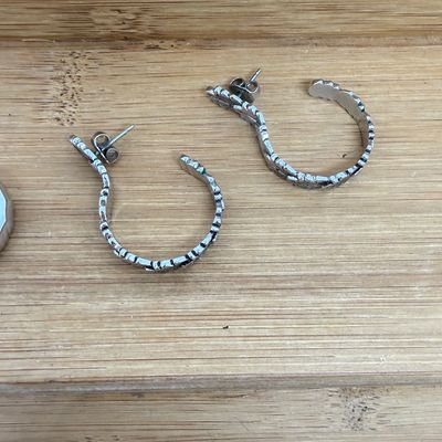 LOT 325: Costume Pierced Earring Lot