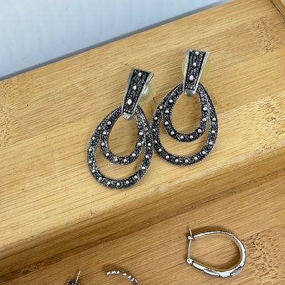 LOT 325: Costume Pierced Earring Lot