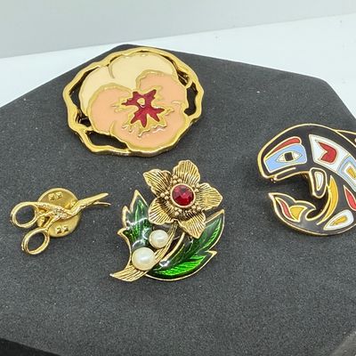 LOT 327: Gold Tone Pin Collection