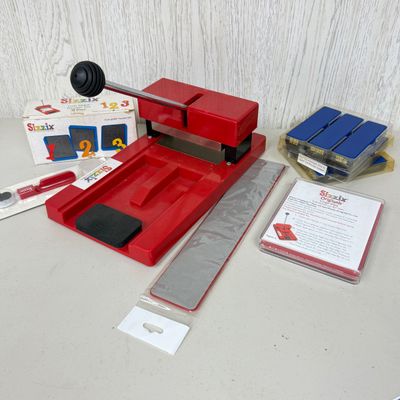 LOT 257B: Sizzix Die Cutter w/ Letter & Film Strip Templates