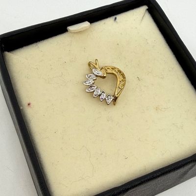 LOT 349: 10K Yellow Gold and Diamond Chip Heart Pendant - 1.0 GTW