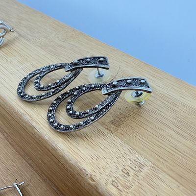 LOT 325: Costume Pierced Earring Lot