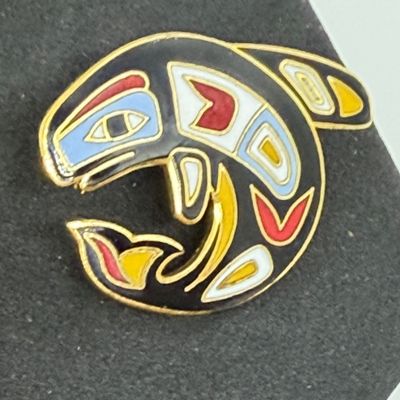 LOT 327: Gold Tone Pin Collection