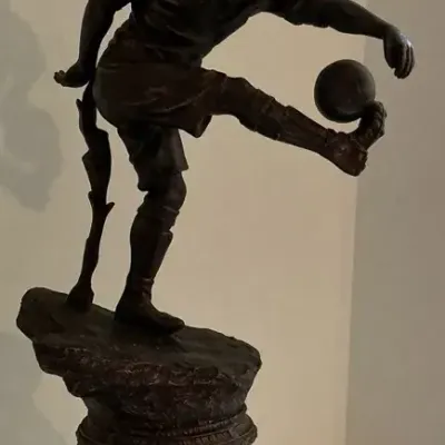 SOCCER PLAYER STATUE 