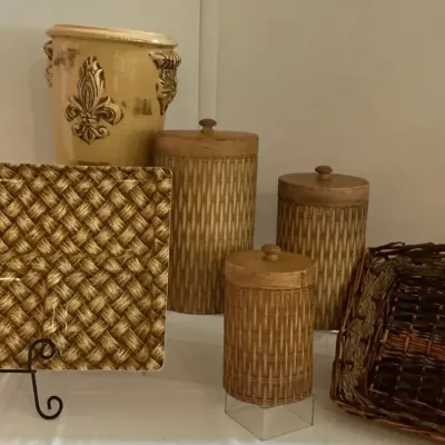 DECOR/ SET Of 3 CANISTERS/ WOVEN WICKER BASKET - TRAY