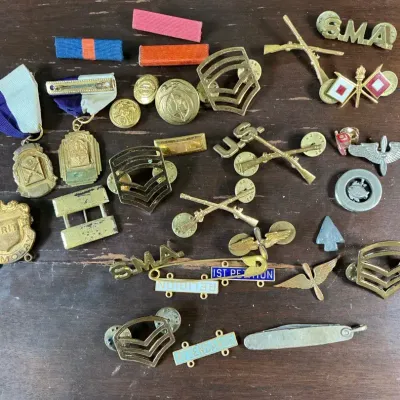 Military Pins And Medals U.S. Army