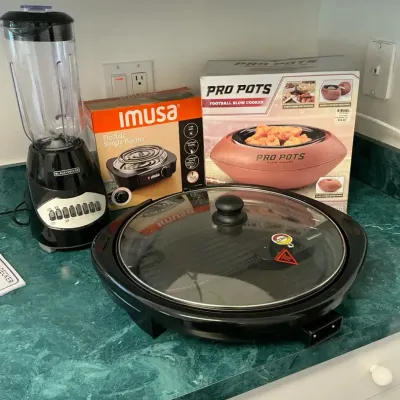 Slow Cooker, Single Burner, Blender, And 14 Inch Grill