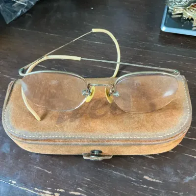 VTG Glasses And Case