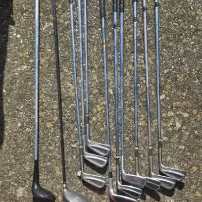 11 Right Handed Golf Clubs - Dunlop, McGregor Jack Nicklaus, Knight Titanium, and Balls