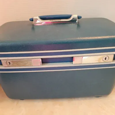 Vintage Samsonite Silhouette Train Case 