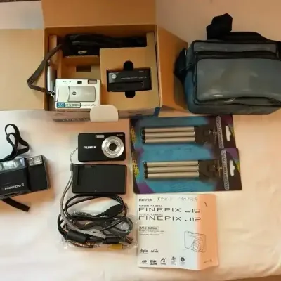 2 Digital Cameras (Konica Minolta & Fujifilm Finepix) & 1 Minolta 35mm Freedom II Camera