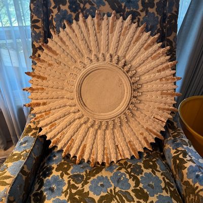1900s plaster medallion