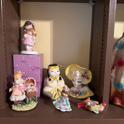 Figurines