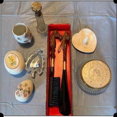 Vintage trinket boxes & vanity set