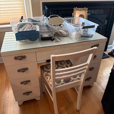 Kids desk