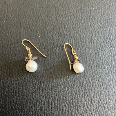 Sale Photo Thumbnail #120: Very nice pearl dangle earrings 
Please see attached pictures