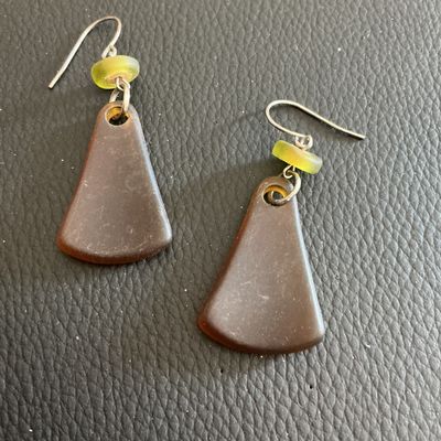 Sale Photo Thumbnail #100: Beautiful Vintage light brown sea glass earrings 
Please see attached pictures
