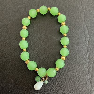 Sale Photo Thumbnail #95: Vintage Green Beaded stretchy bracelet 
Please see attached pictures