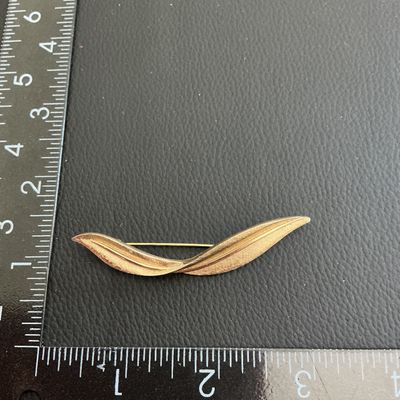 Sale Photo Thumbnail #187: Beautiful Vintage Trafari gold tone leaf brooch 
Please see attached pictures