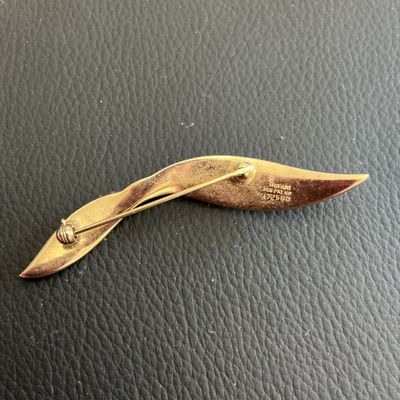 Sale Photo Thumbnail #189: Beautiful Vintage Trafari gold tone leaf brooch 
Please see attached pictures