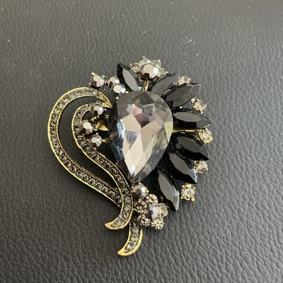 Sale Photo Thumbnail #25: Beautiful Fashion Statement Brooch 
Please see attached pictures