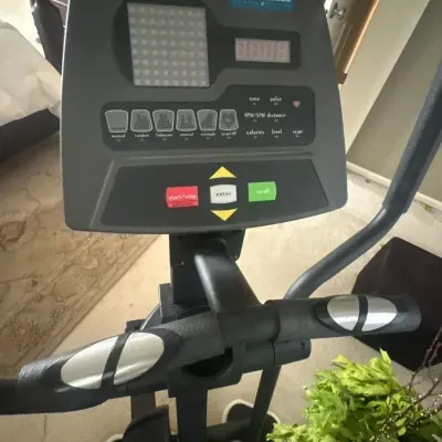 Diamondback 700 series elliptical trainer