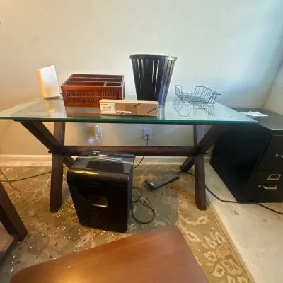 Glass table/desk